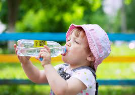 В России с 1 сентября начнут маркировку детской питьевой воды